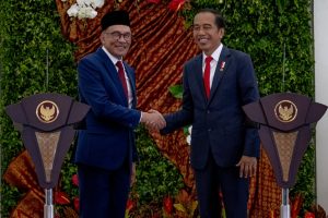 Malaysia&#8217;s Anwar Winds Up First Overseas Visit as Prime Minister