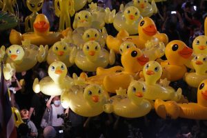 Tailandés encarcelado por vender 'Pato Amarillo'