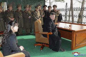 Kim Jong Un dirige lanzamiento de misil norcoreano