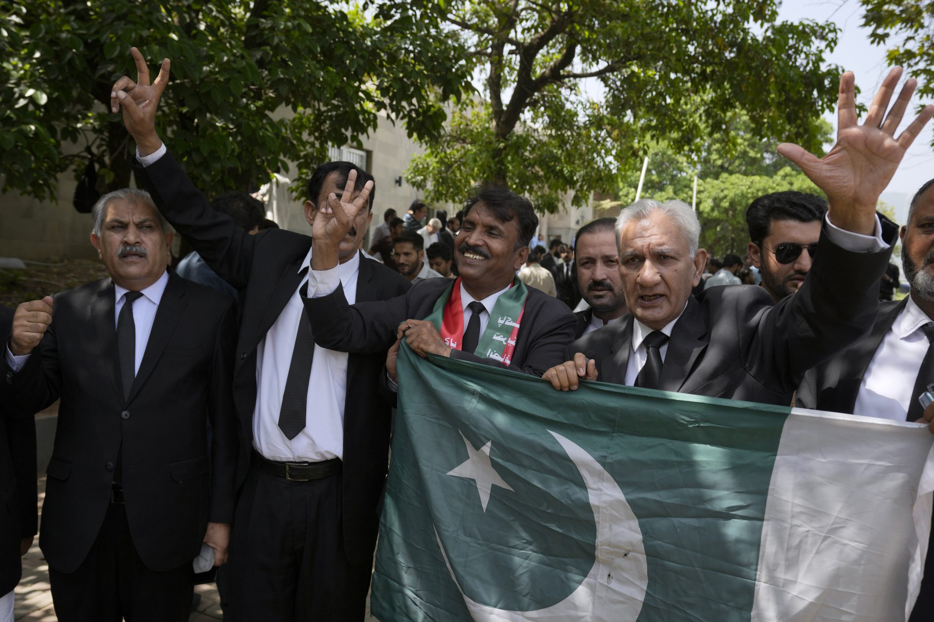 Pakistani Court Suspends Corruption Conviction And Sentence Of Former ...