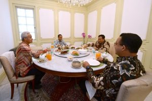 Los candidatos presidenciales de Indonesia piden al presidente que se mantenga neutral