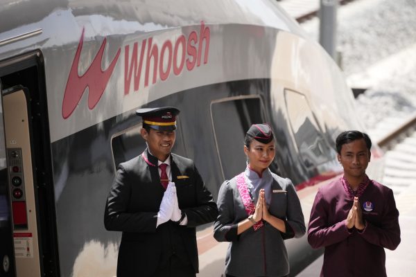 Presiden Indonesia Resmikan Kereta Api Kecepatan Tinggi Pertama di Asia Tenggara – The Diplomat