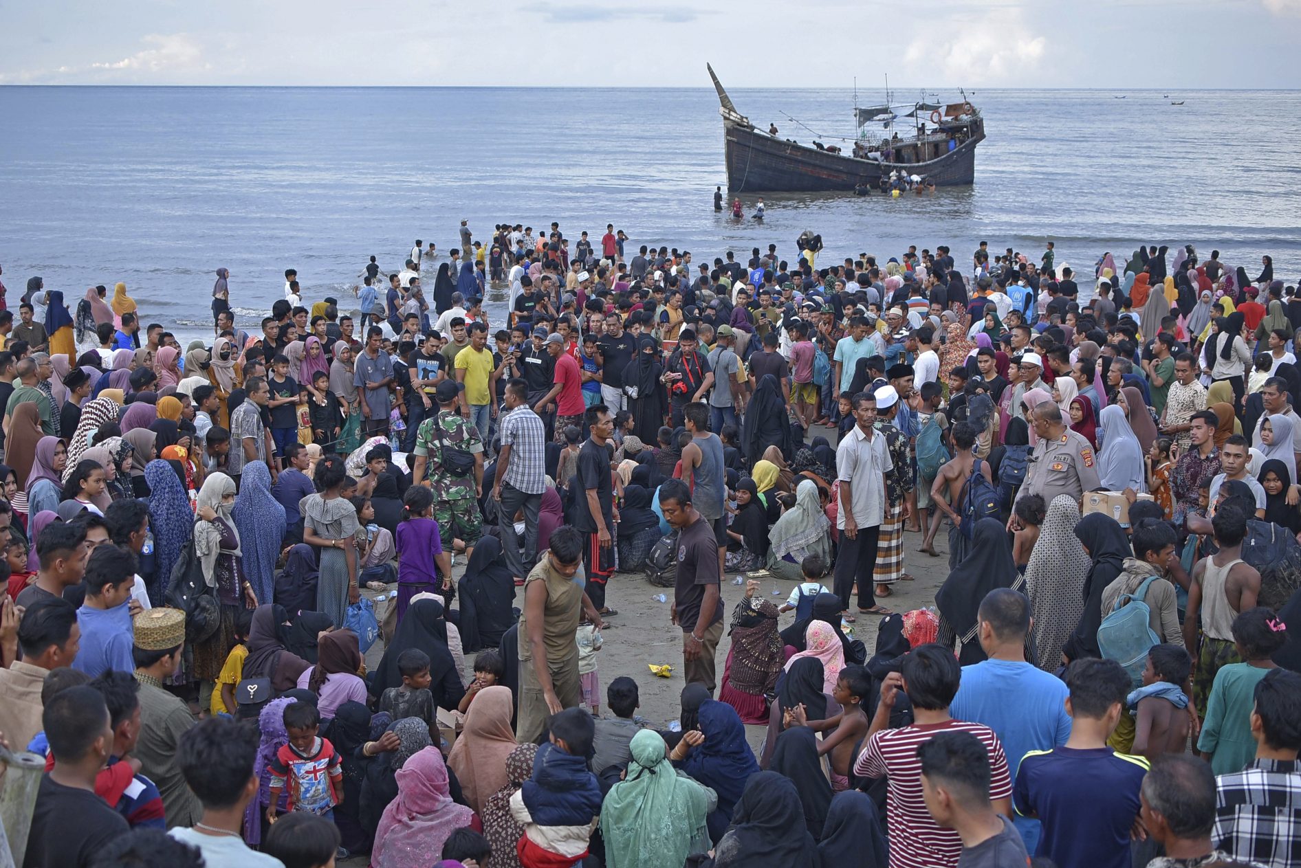 Hundreds Of Rohingya Refugees Disembark In Indonesia’s Aceh Region ...