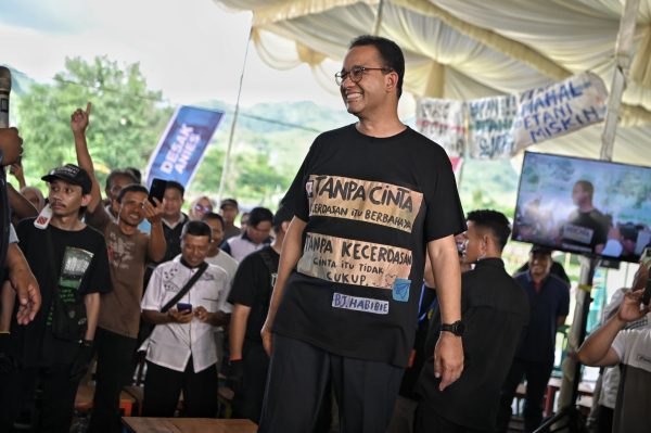 Bagaimana pendapat Anies Baswedan terhadap kebijakan luar negeri Indonesia?  – Duta Besar