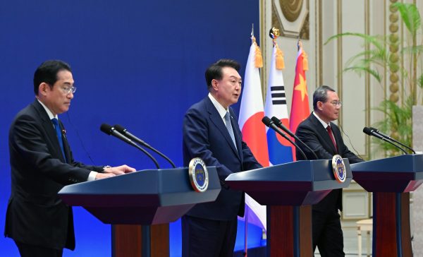 韓中日三国首脳会談でリセットを求める – The Diplomat
