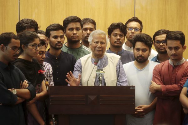 Nobel Laureate Muhammad Yunus Arrives in Bangladesh to Take Over as ...