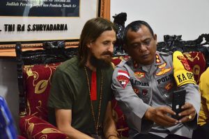 Pilot Freed After 19 Months in Rebel Captivity in Indonesia&#8217;s Papua Region