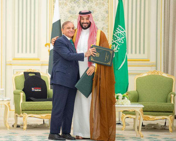 Pakistan and Saudi Arabia Forge Strategic Defense Pact Amid Shifting West Asian Dynamics